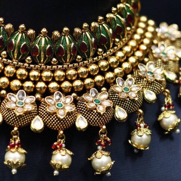 Regal Blossom Jewellery Set - Image 6