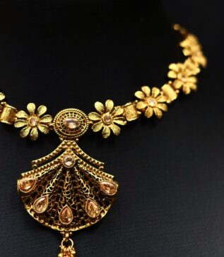 Aalaya Floral Pendant Set