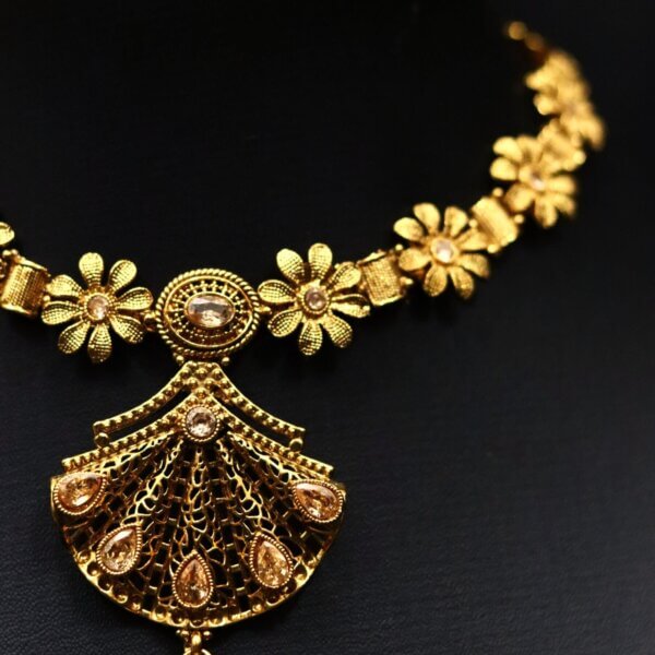 Aalaya Floral Pendant Set