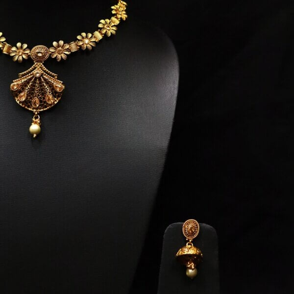 Aalaya Floral Pendant Set - Image 4