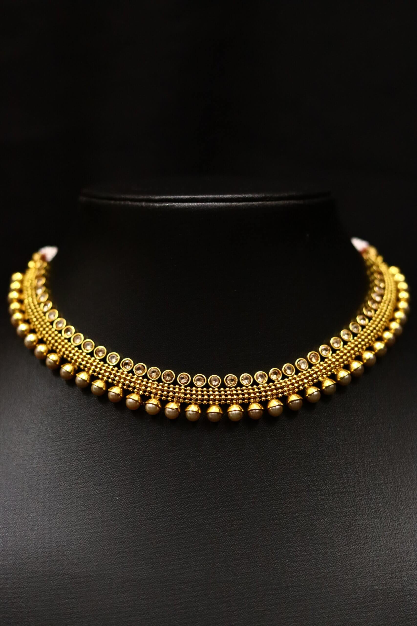 Tarini Close-Neck Set