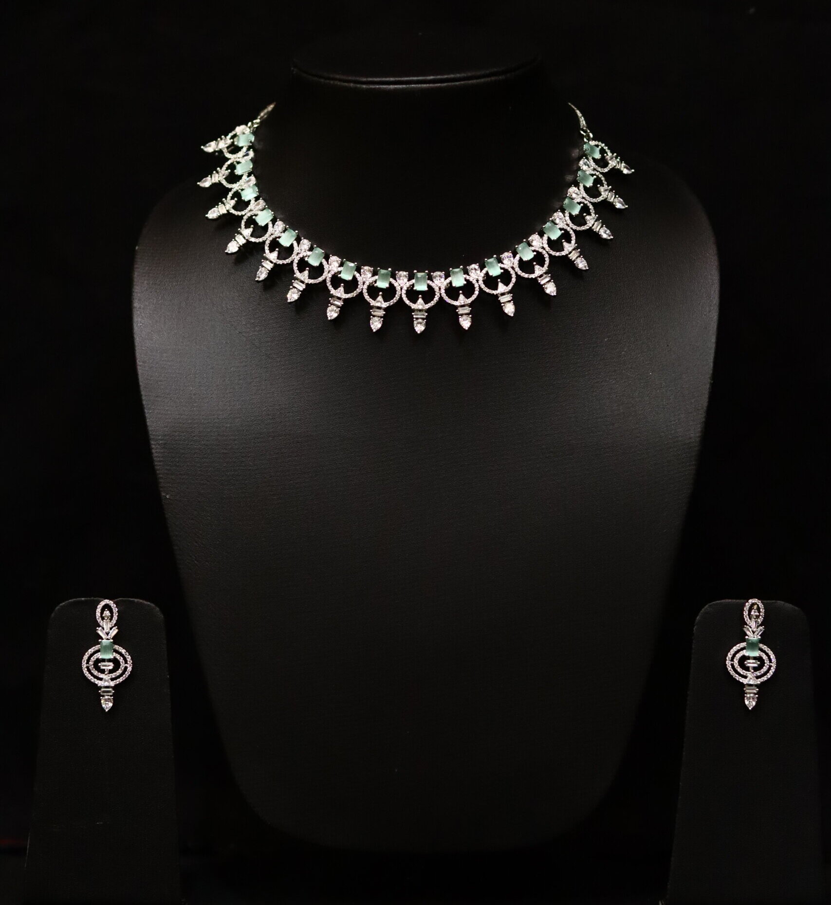 Aarunya Tara Set